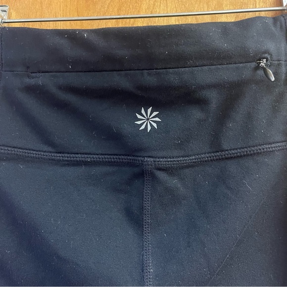 Athleta Relay Capri 2.0 Leggings Women XS Black Capri Side Pockets EUC - Picture 4 of 10